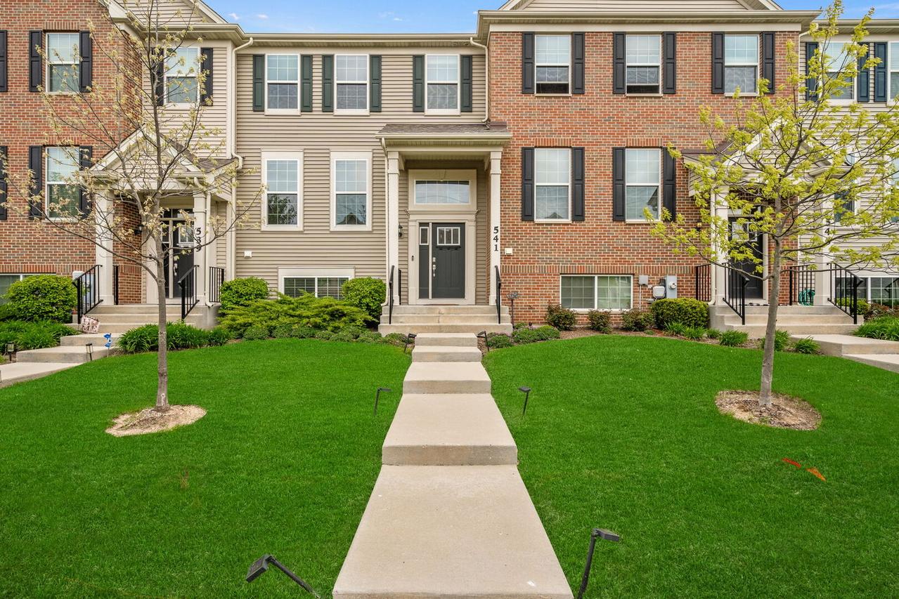 541 Cimmaron Cir., Crystal Lake, IL 60012