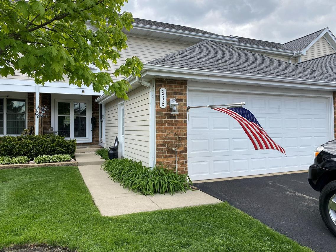 836 Golf Course Rd., Crystal Lake, IL 60014