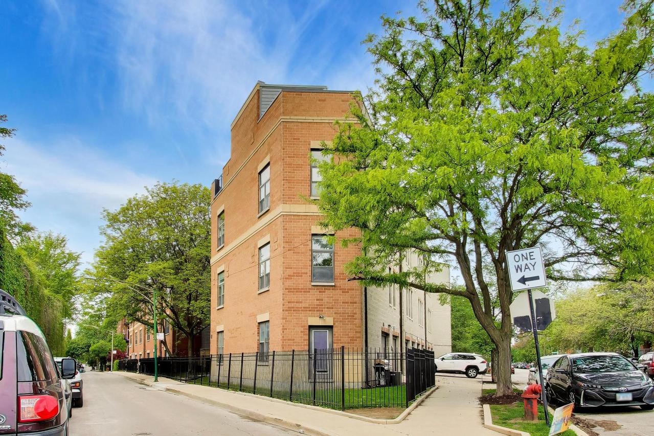 2300 W Bloomingdale Ave. #B, Chicago, IL 60647