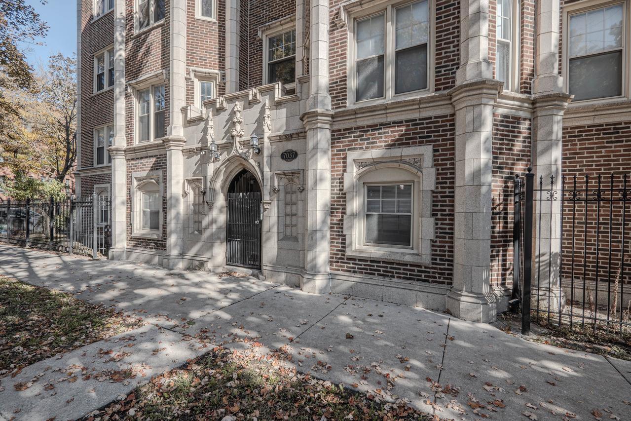 7037 S Crandon Ave. #219, Chicago, IL 60649