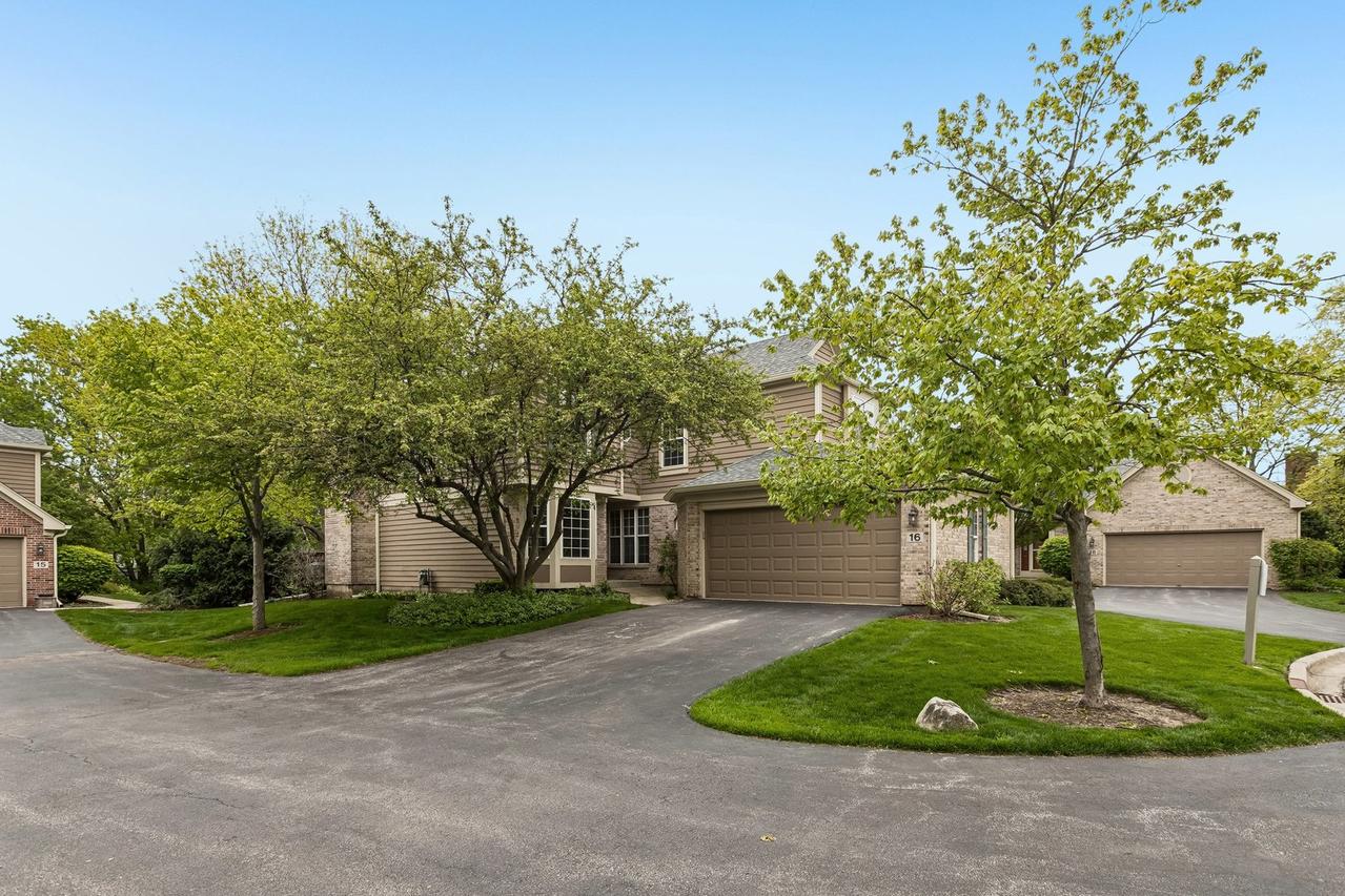 16 Wimbledon Ct., Lincolnshire, IL 60069