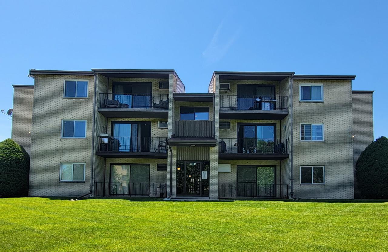 9865 Cordoba Ct. #1A, Orland Park, IL 60462