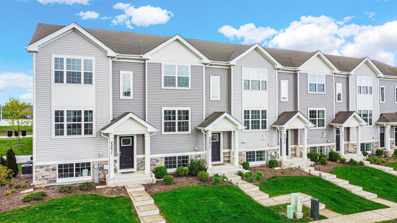 2241 Sassafras Way #E, Wonder Lake, IL 60097