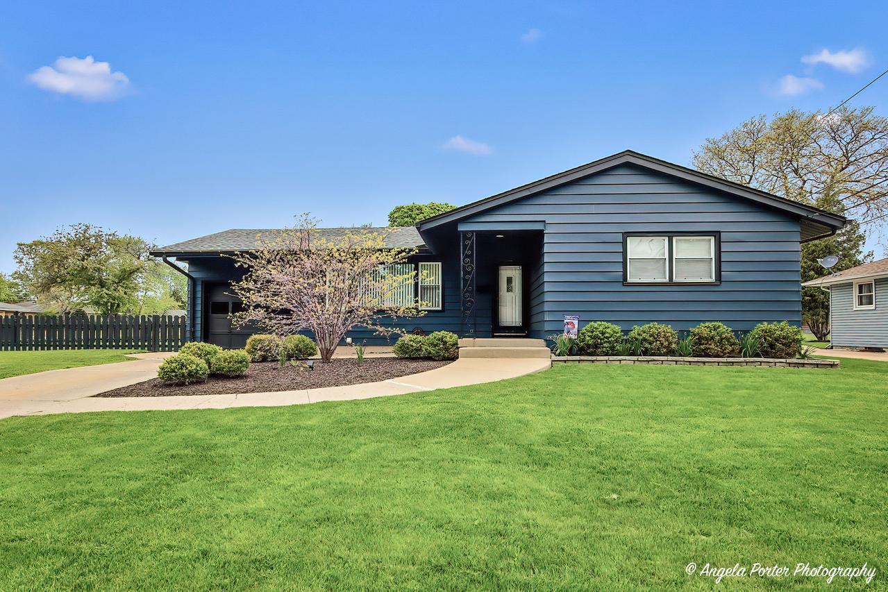 1320 Glenwood Ave., Waukegan, IL 60085