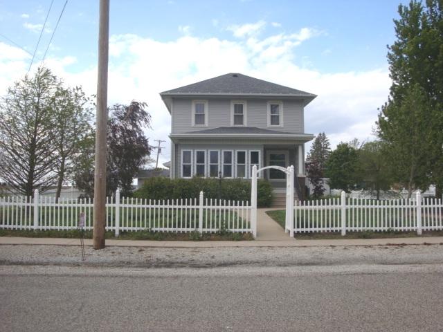 429 W Koplin Ave., Cissna Park, IL 60924