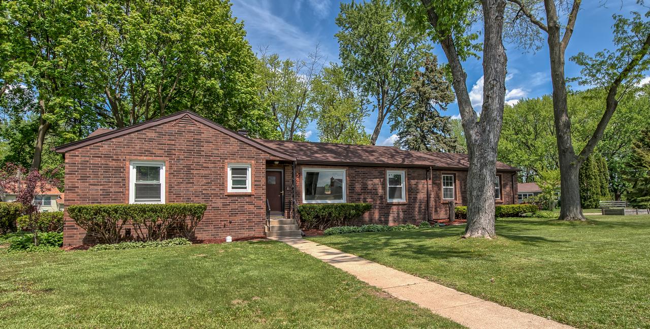 547 Reese Ave., East Dundee, IL 60118