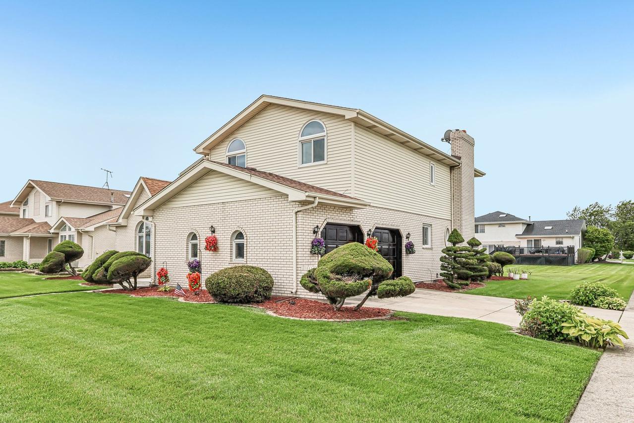 19500 Oakwood Ave., Lynwood, IL 60411