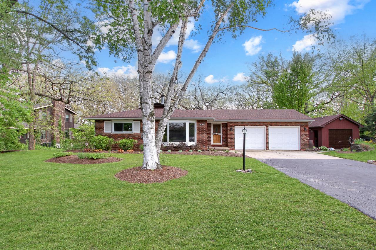 39W609 Lori Ln., Elgin, IL 60124