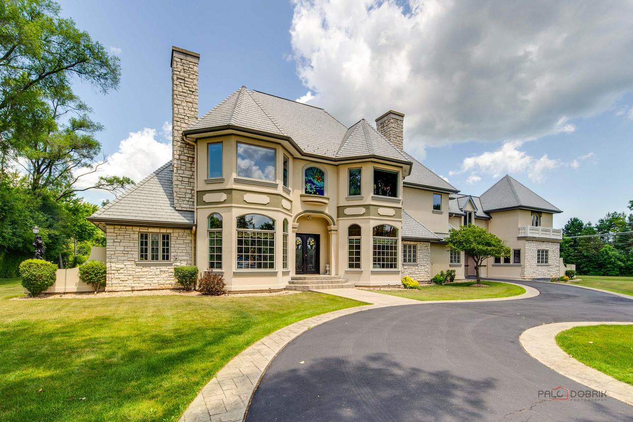 1130 Gavin Ct., Lake Forest, IL 60045