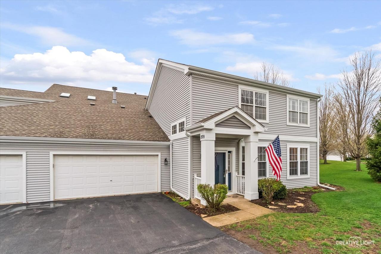 209 Grays Dr., Oswego, IL 60543