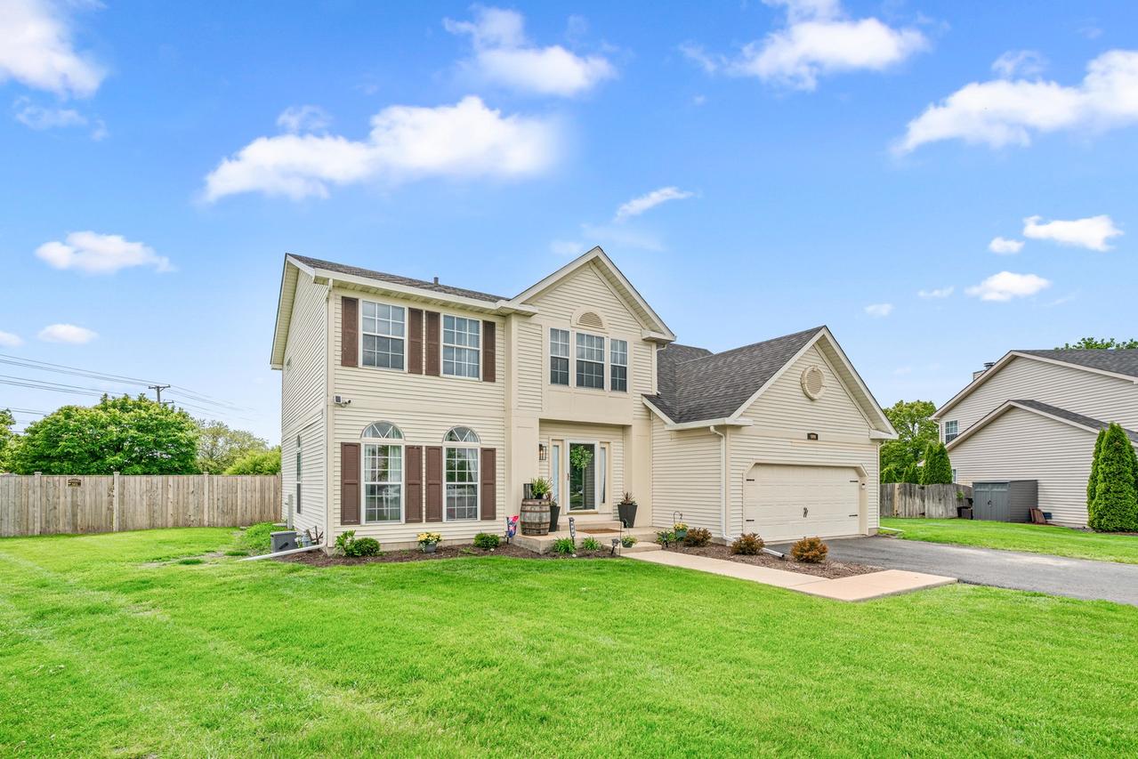 609 Plymouth Ct., Oswego, IL 60543