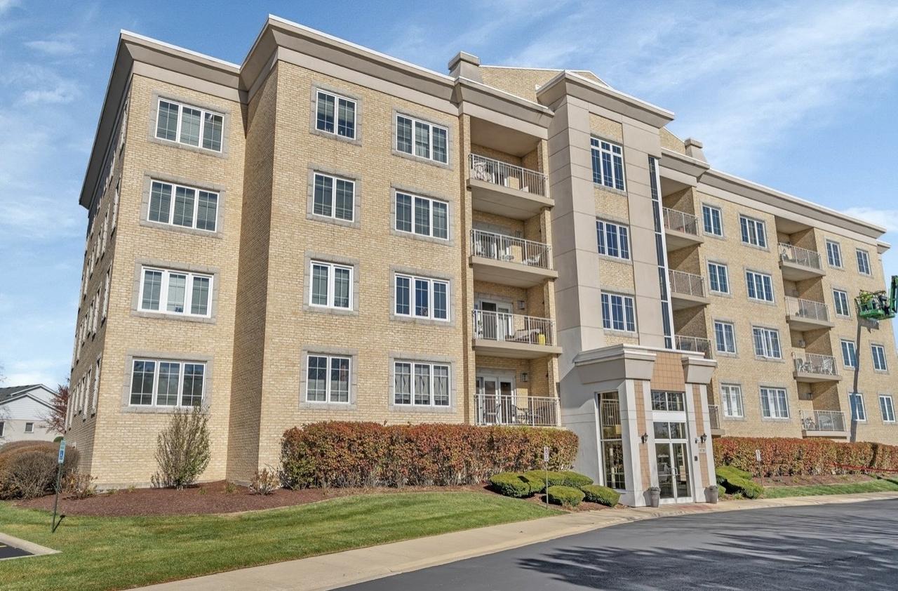 9730 Koch Ct. #2F, Orland Park, IL 60467