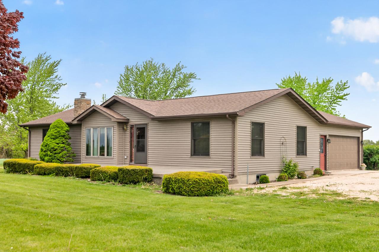 8086 Kane Rd., Waterman, IL 60556