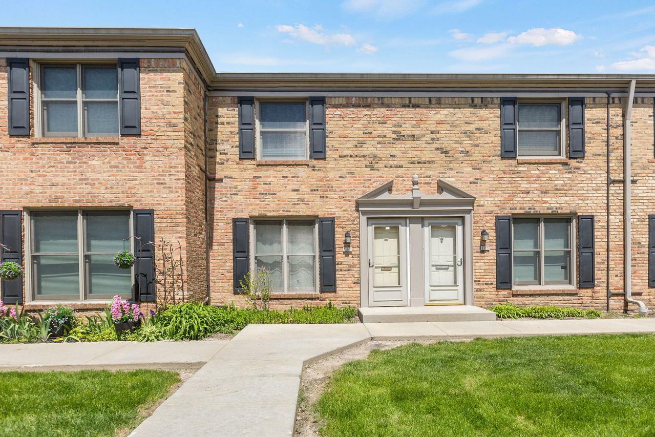 1726 Sessions Walk, Hoffman Estates, IL 60169