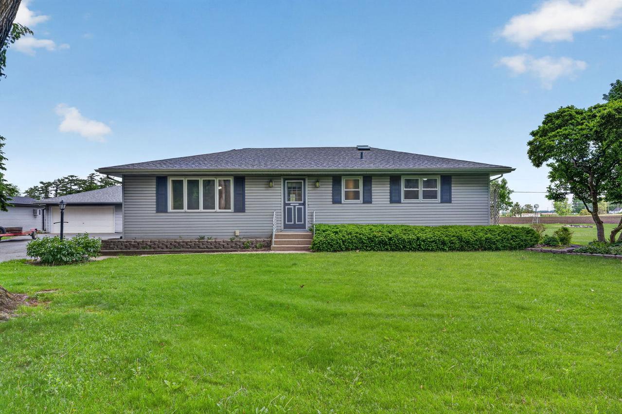 42W675 Star Ln., Sugar Grove, IL 60554