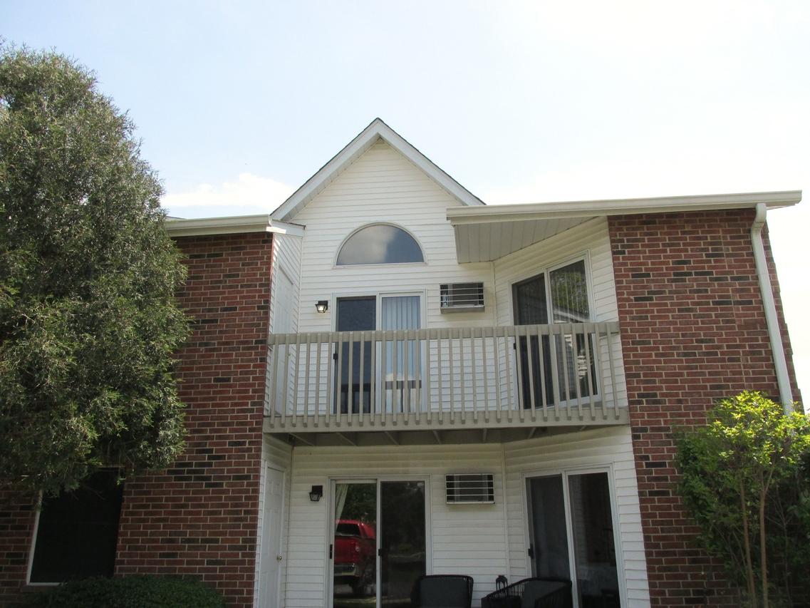 1350 Cunat Ct. #2D, Lake In The Hills, IL 60156