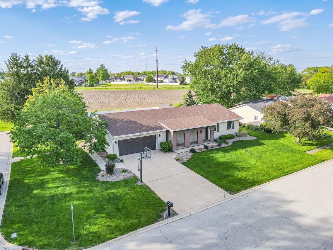 901 Edwin Dr., Bourbonnais, IL 60914