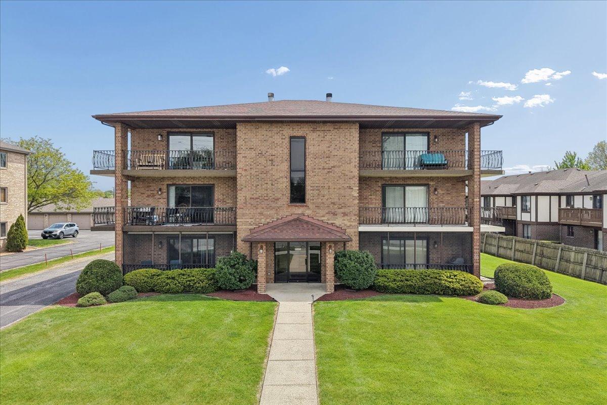 17979 Oak Park Ave. #2N, Tinley Park, IL 60477