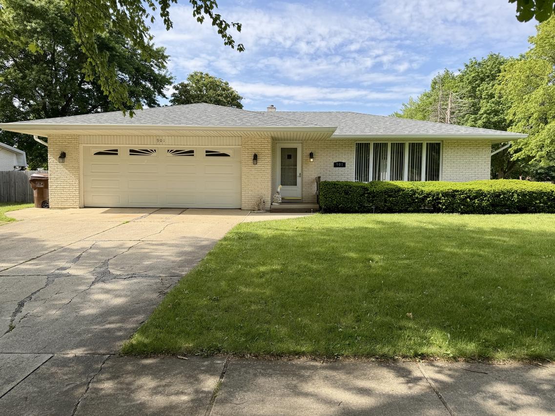 901 Lark St., Peotone, IL 60468