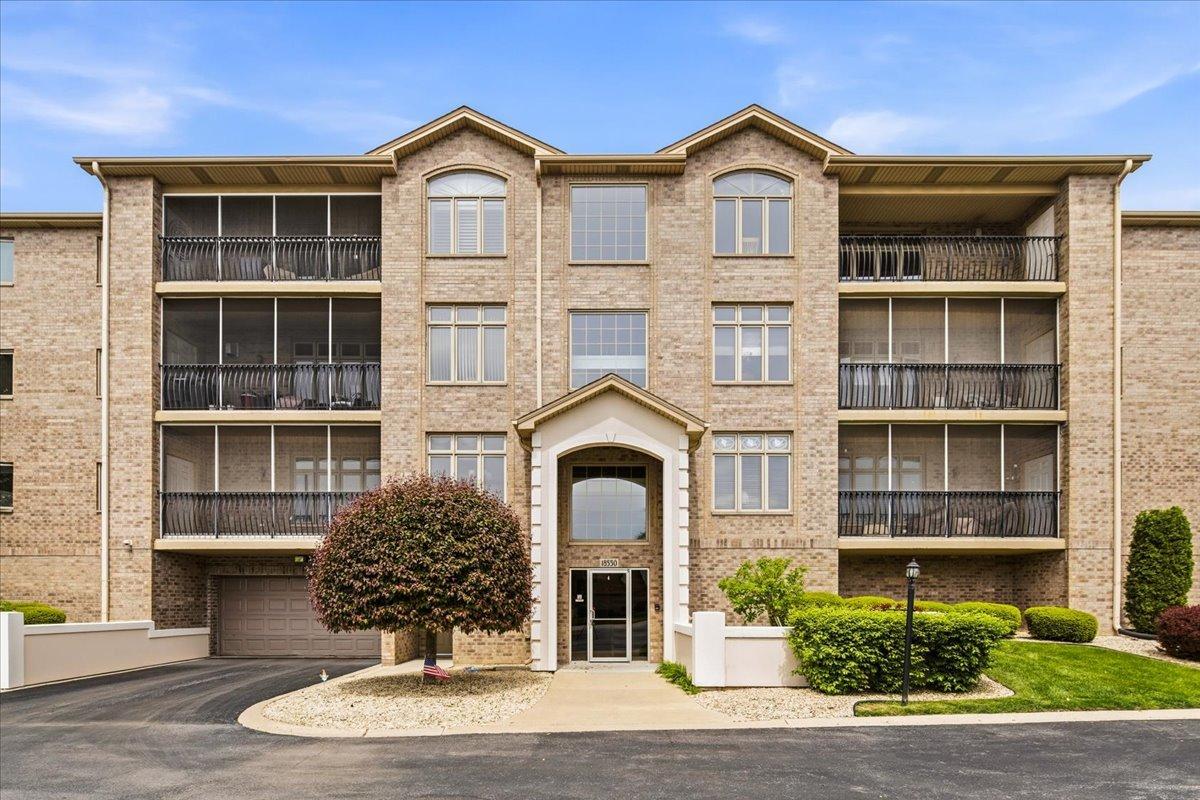 18550 Pine Lake Dr. #1a, Tinley Park, IL 60477
