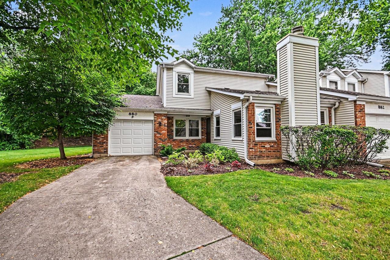 880 Colony Lake Dr., Schaumburg, IL 60194