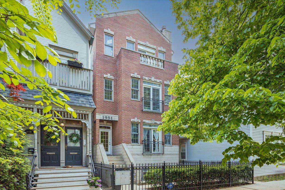 1951 W Melrose St. #2, Chicago, IL 60657
