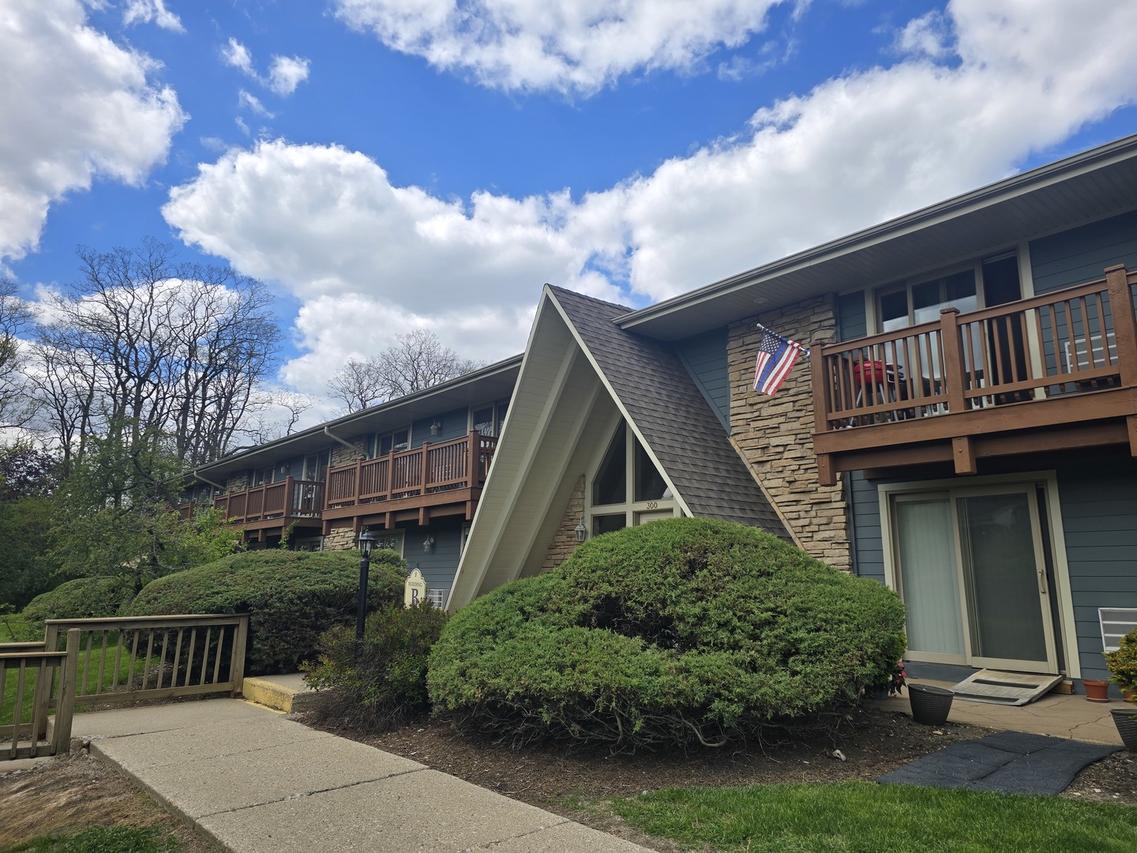 300 Opatrny Dr. #222, Fox River Grove, IL 60021