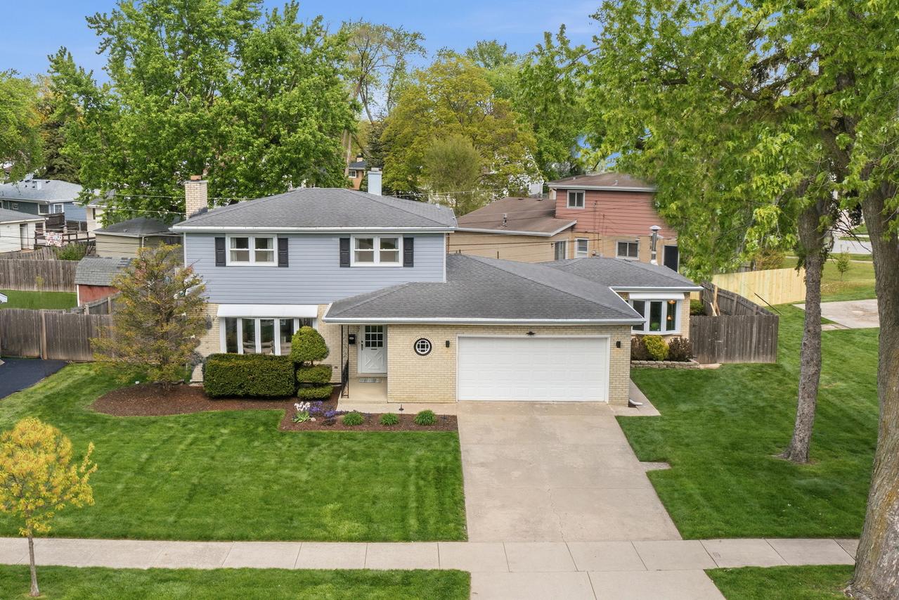 237 N Pioneer Dr., Addison, IL 60101