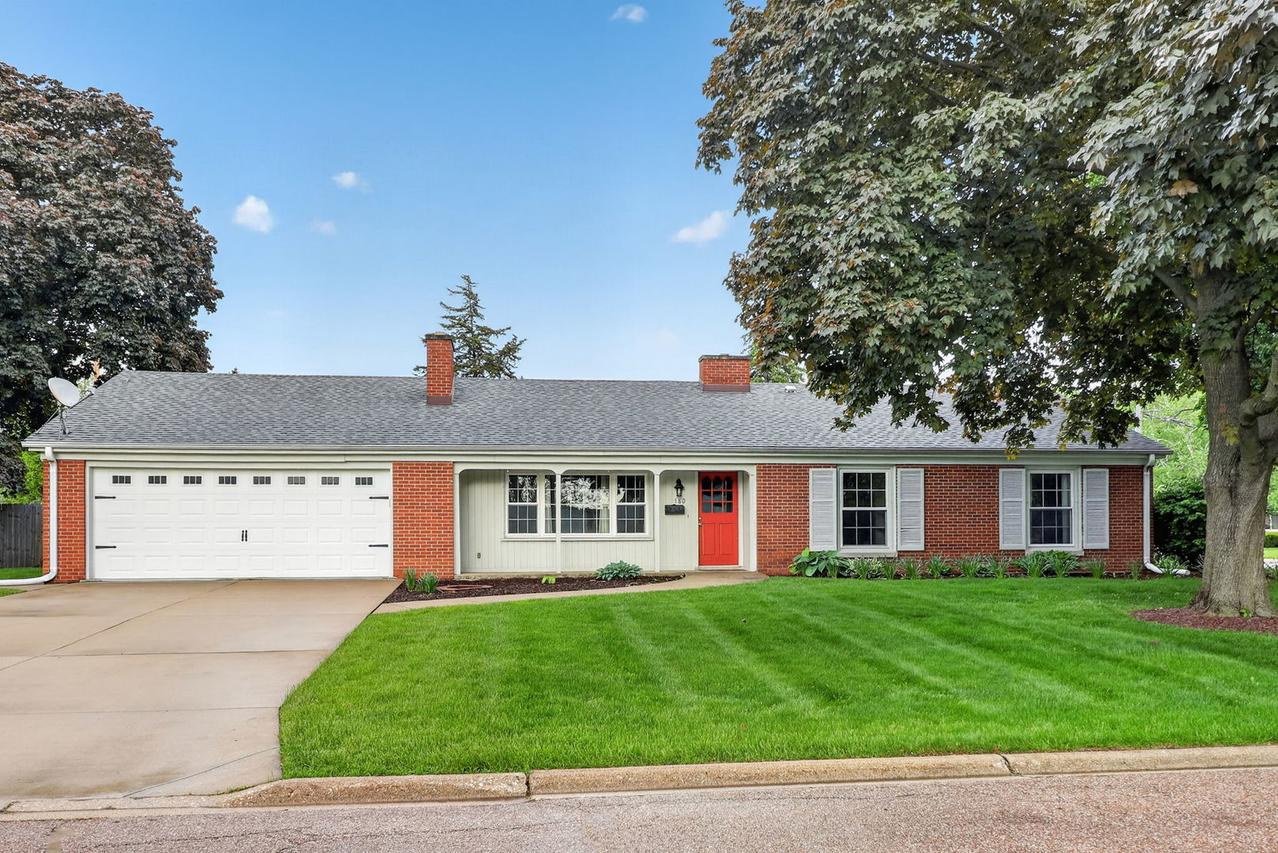 180 Alschuler Dr., Aurora, IL 60506