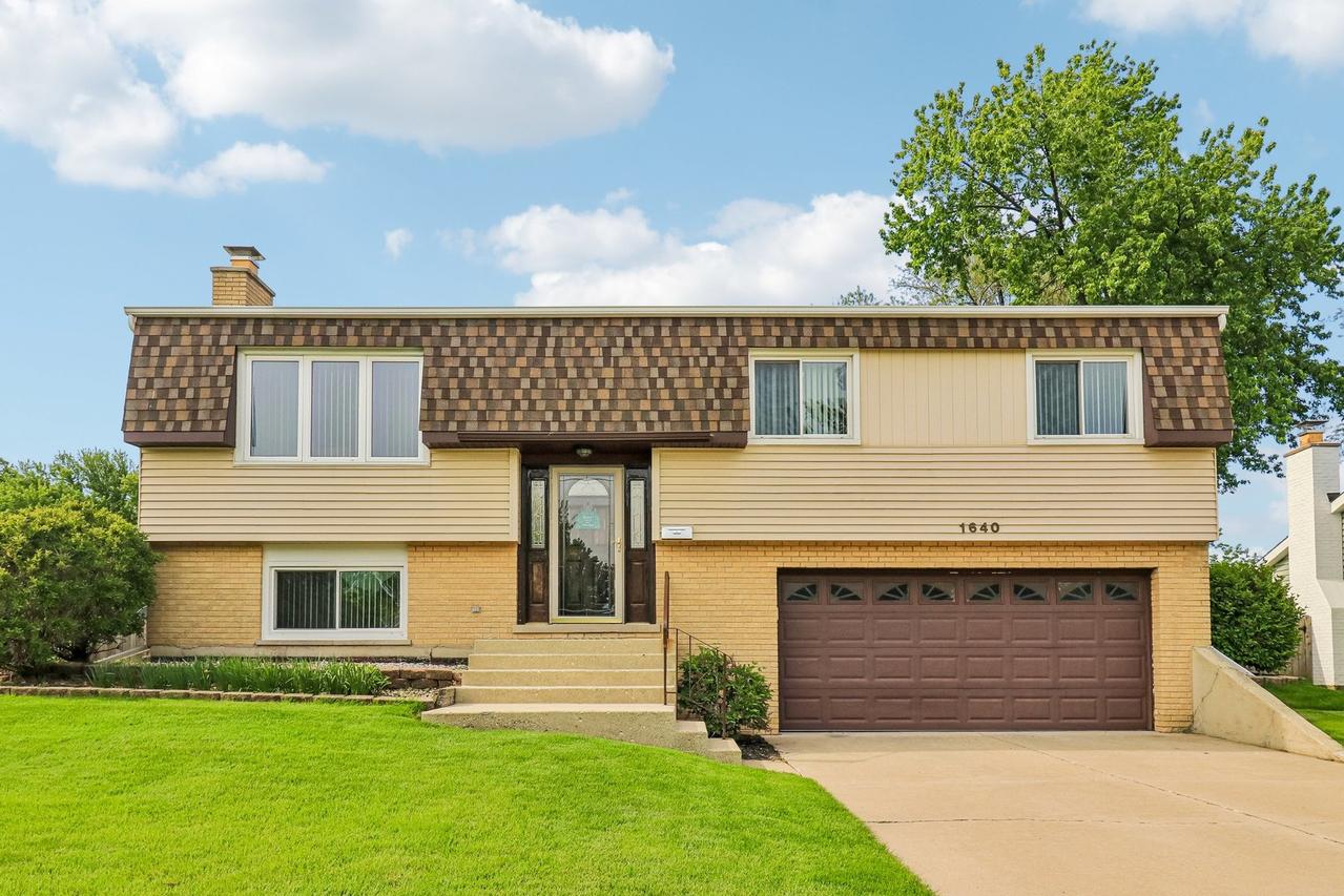 1640 Wadham Pl., Wheaton, IL 60189