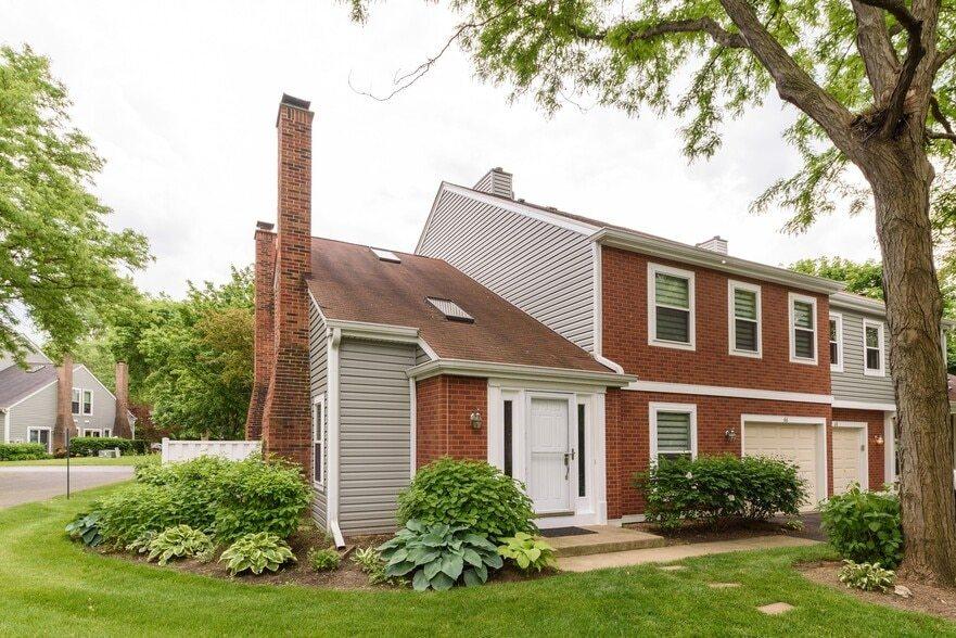 66 Stonington Dr. #114, Palatine, IL 60074