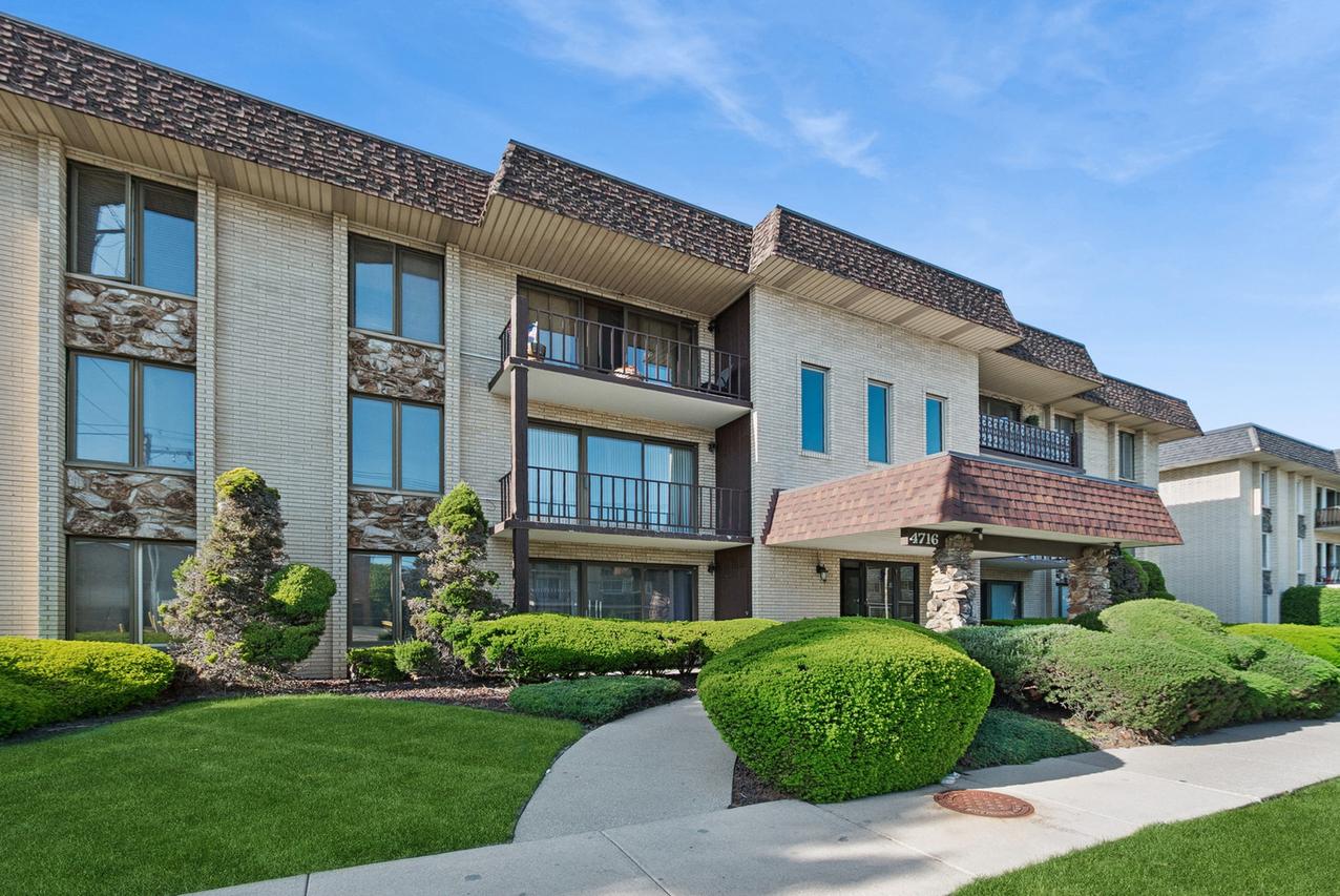 4716 W 106th Pl. #2B, Oak Lawn, IL 60453