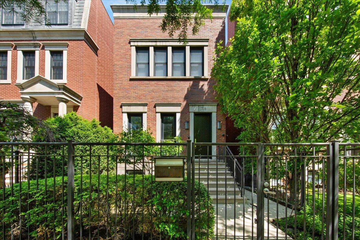1716 W Wolfram St., Chicago, IL 60657
