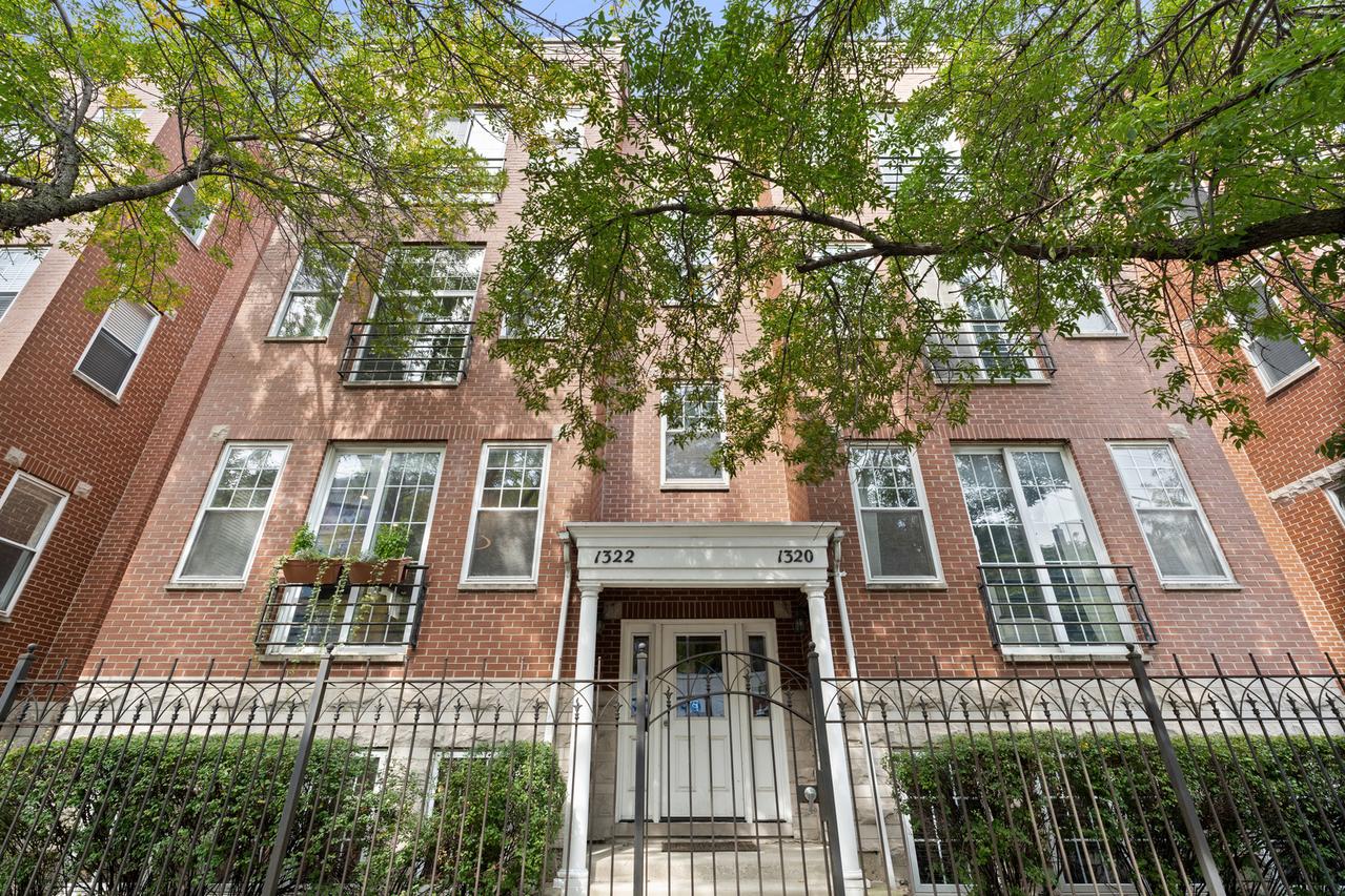 1322 W Belmont Ave. #1W, Chicago, IL 60657