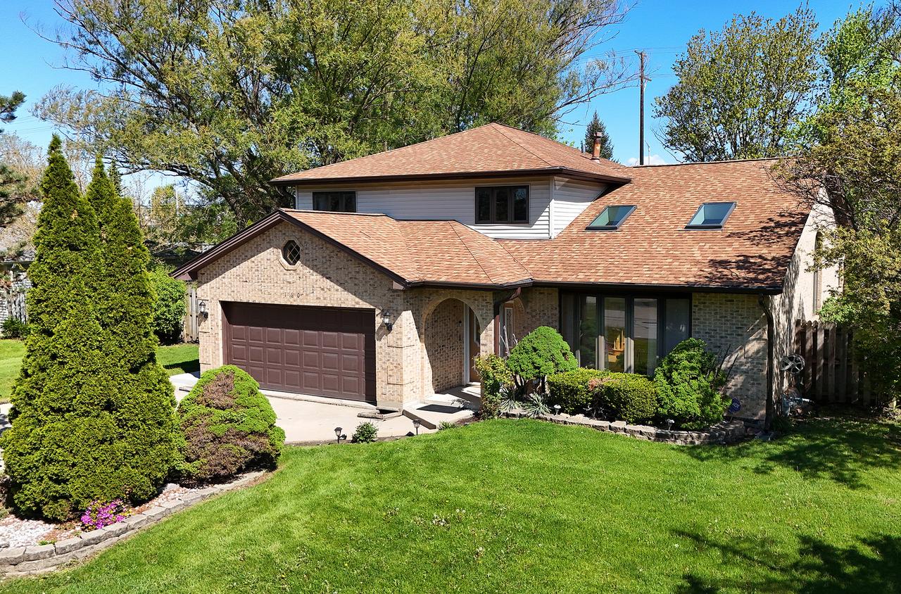 160 Aster Ln., Hoffman Estates, IL 60169