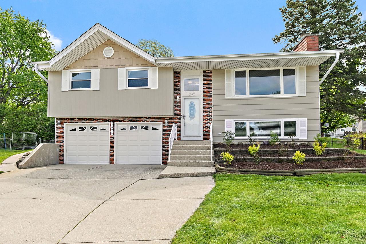 1097 Stratham Ct., Schaumburg, IL 60193
