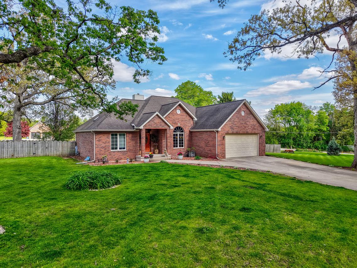 2520 E 1669th Rd., Ottawa, IL 61350
