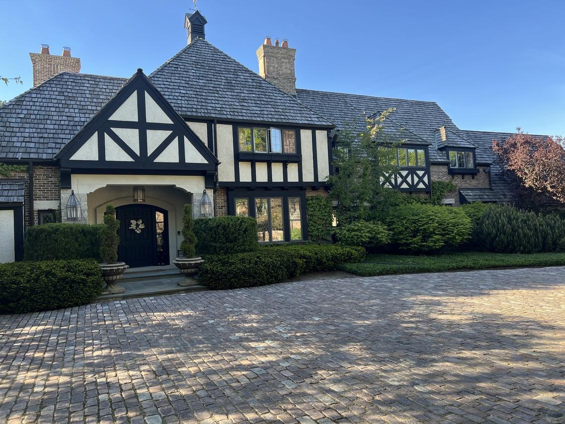 1490 Lake Rd., Lake Forest, IL 60045