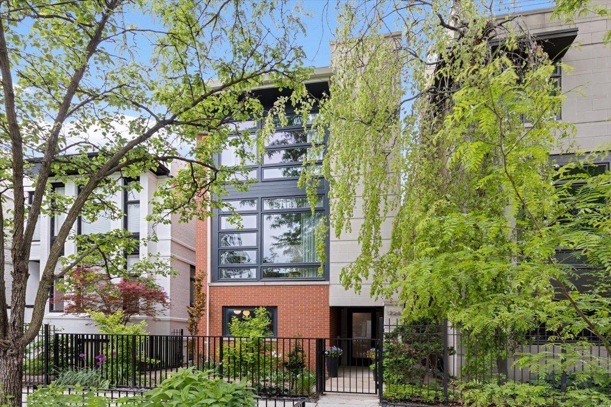 1726 N Winchester Ave., Chicago, IL 60622