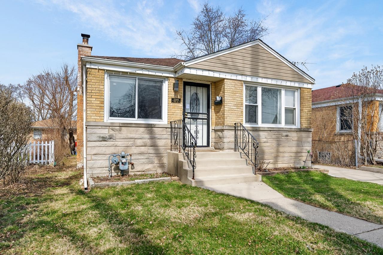 5201 Oak St., Bellwood, IL 60104