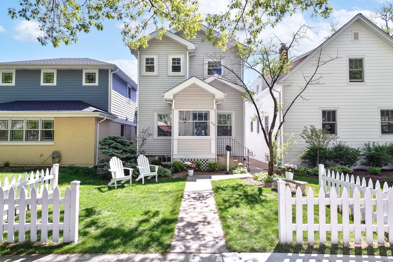204 16th St., Wilmette, IL 60091