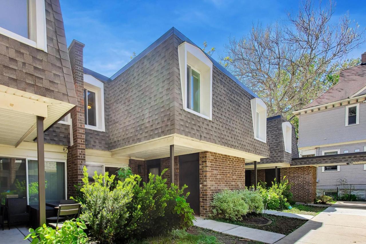 1623 W Belle Plaine Ave., Chicago, IL 60613