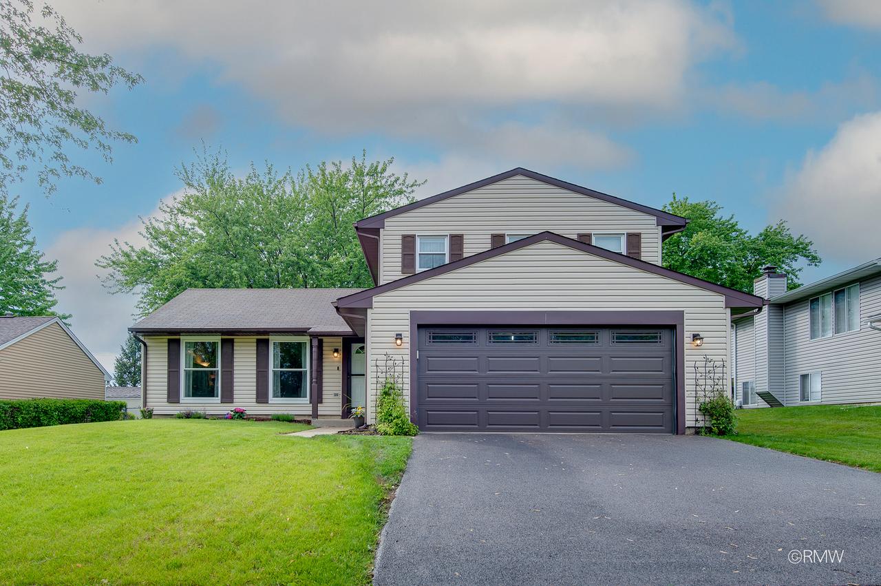 942 W Clearwater St., Roselle, IL 60172