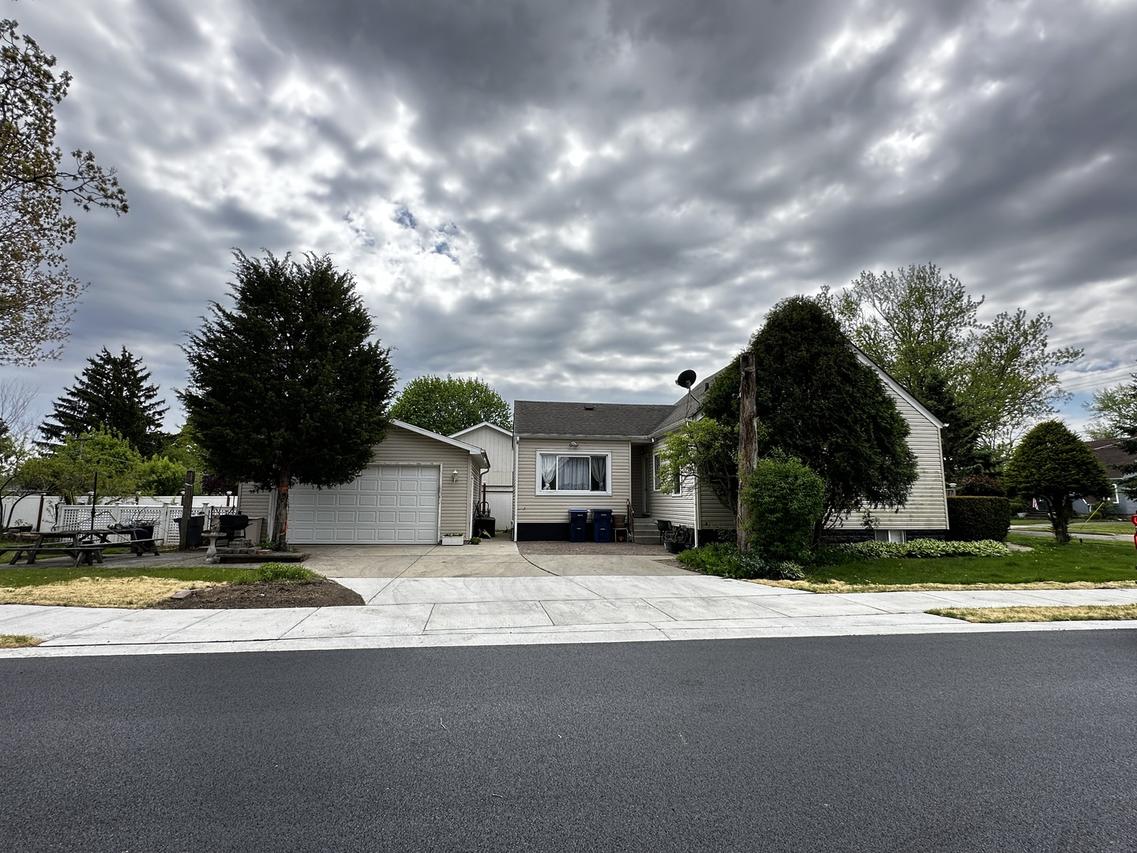 633 S Elmwood Ave., Waukegan, IL 60085