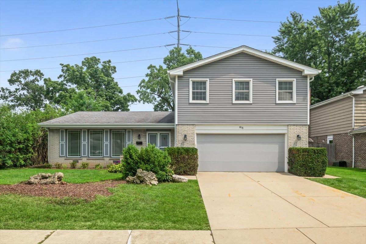 815 Barberry Rd., Highland Park, IL 60035