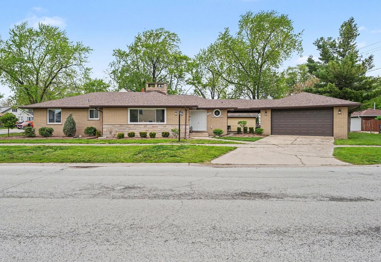 18289 Burnham Ave., Lansing, IL 60438
