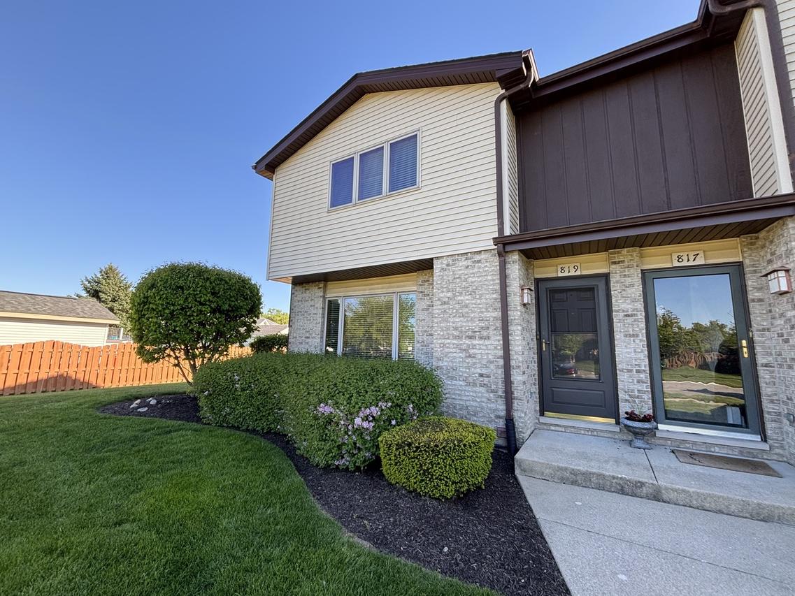 819 Sojourn Rd., New Lenox, IL 60451