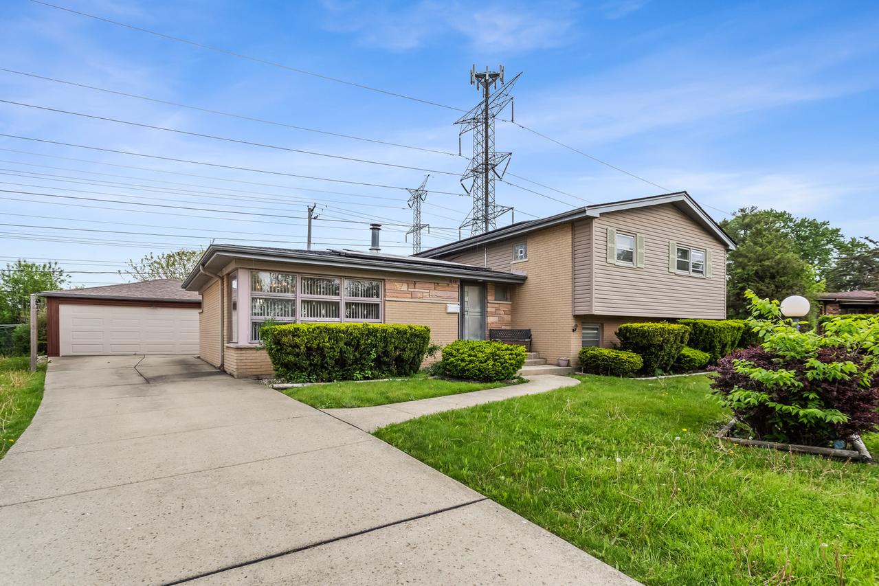 7638 Maple St., Morton Grove, IL 60053