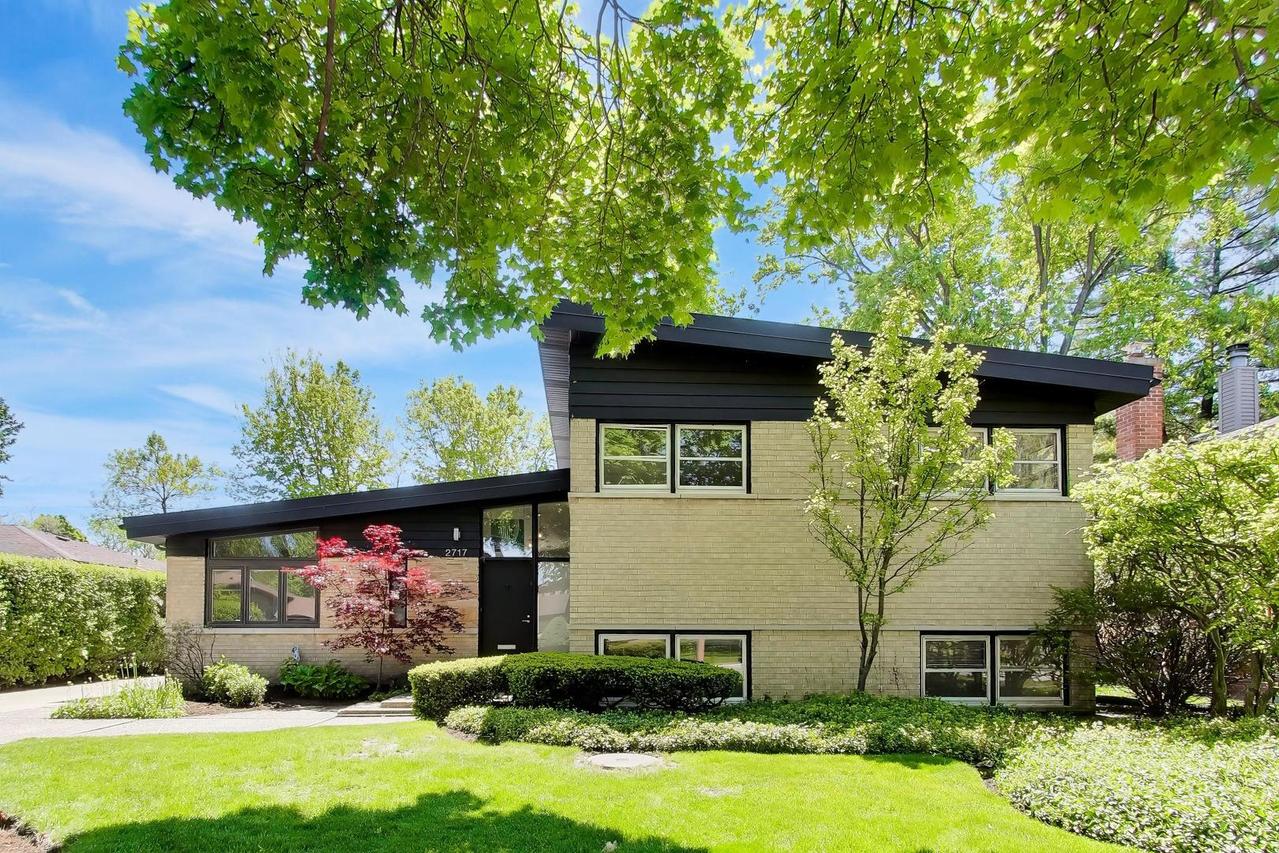 2717 Lincoln Ln., Wilmette, IL 60091
