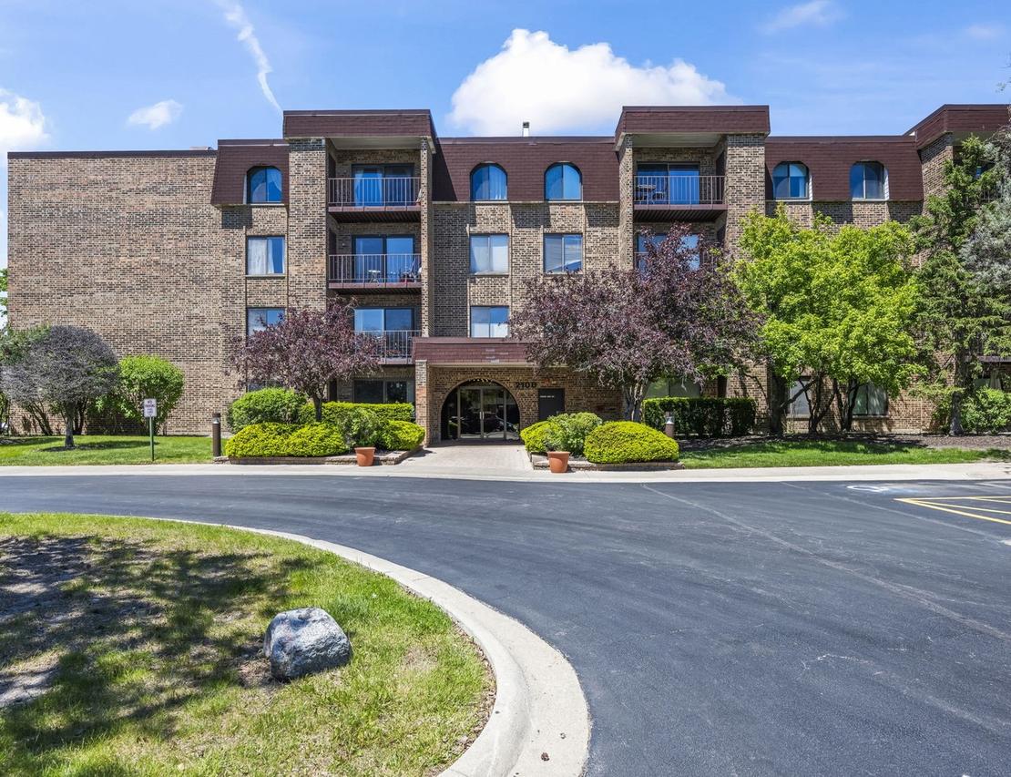 2100 Valencia Dr. #308B, Northbrook, IL 60062
